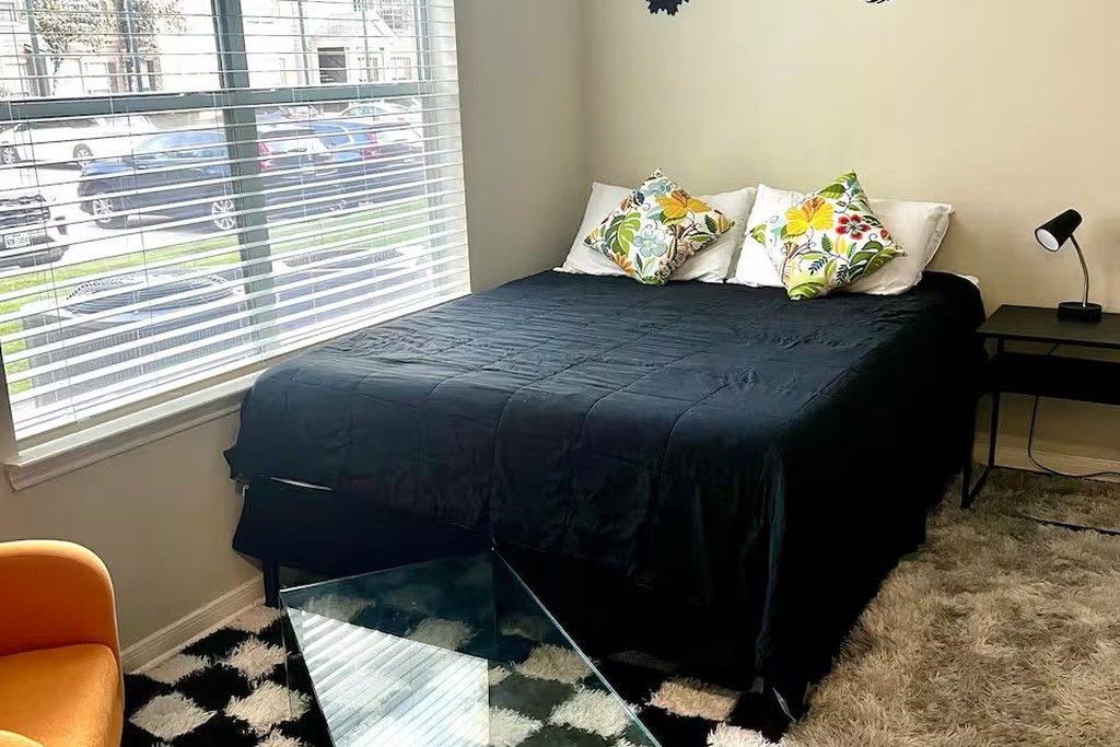 Modern Comfort Getaway- 2bd 1bath Free Parking